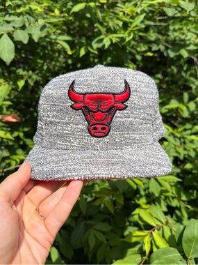 Chicago Bulls Red Logo Heather Gray Snapback Hat mitchell and nees